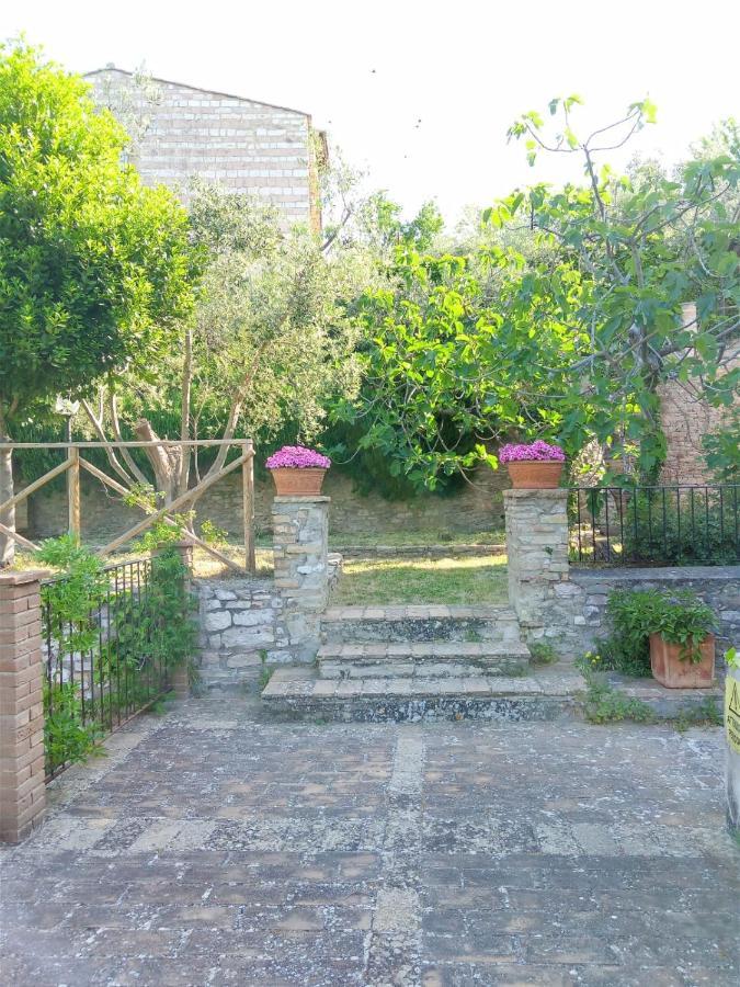 Residenza Messer Pajola Assisi Bagian luar foto